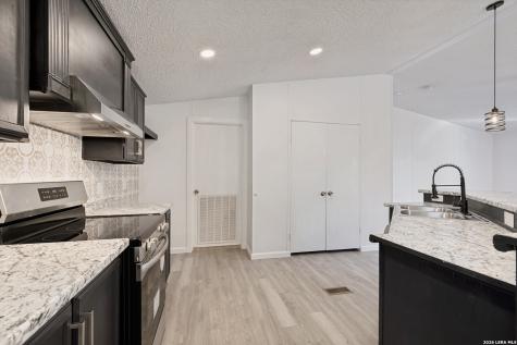 5111 Savannah Woods Von Ormy TX 78073