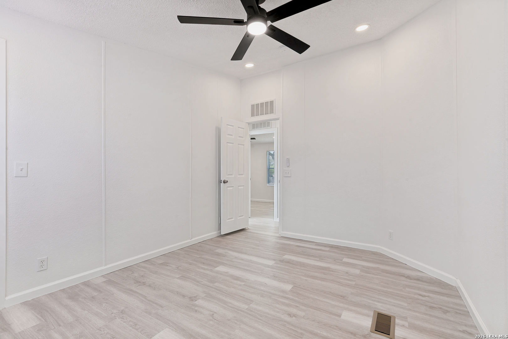 5111 Savannah Woods Von Ormy TX 78073