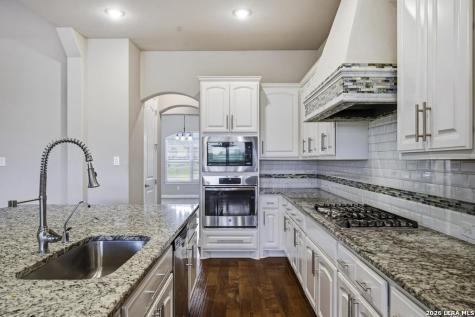 287 Cascade Trail Castroville TX 78009