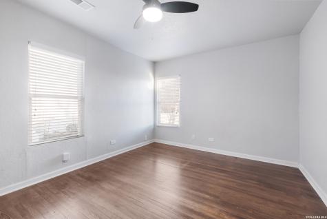 1042 Greer San Antonio TX 78210
