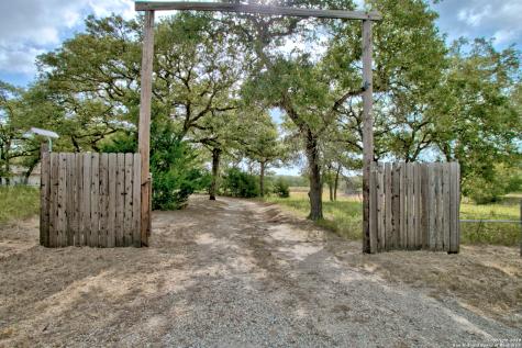 201 Redberry Road Seguin TX 78155