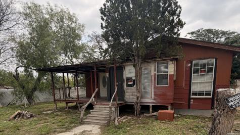 508 N Bright Drive Devine TX 78016