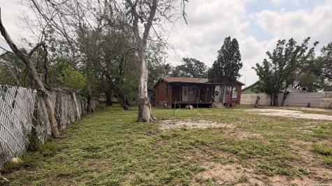 508 N Bright Drive Devine TX 78016