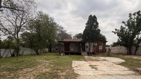 508 N Bright Drive Devine TX 78016