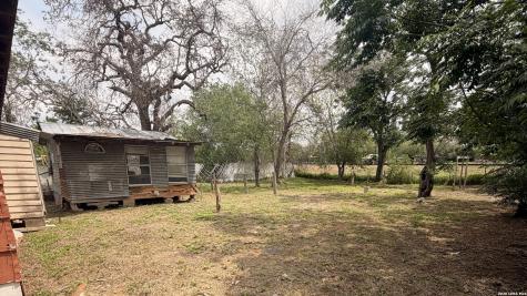 508 N Bright Drive Devine TX 78016