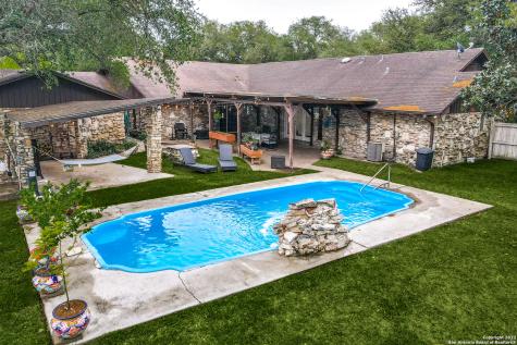 1527 Donovan Street Gonzales TX 78629
