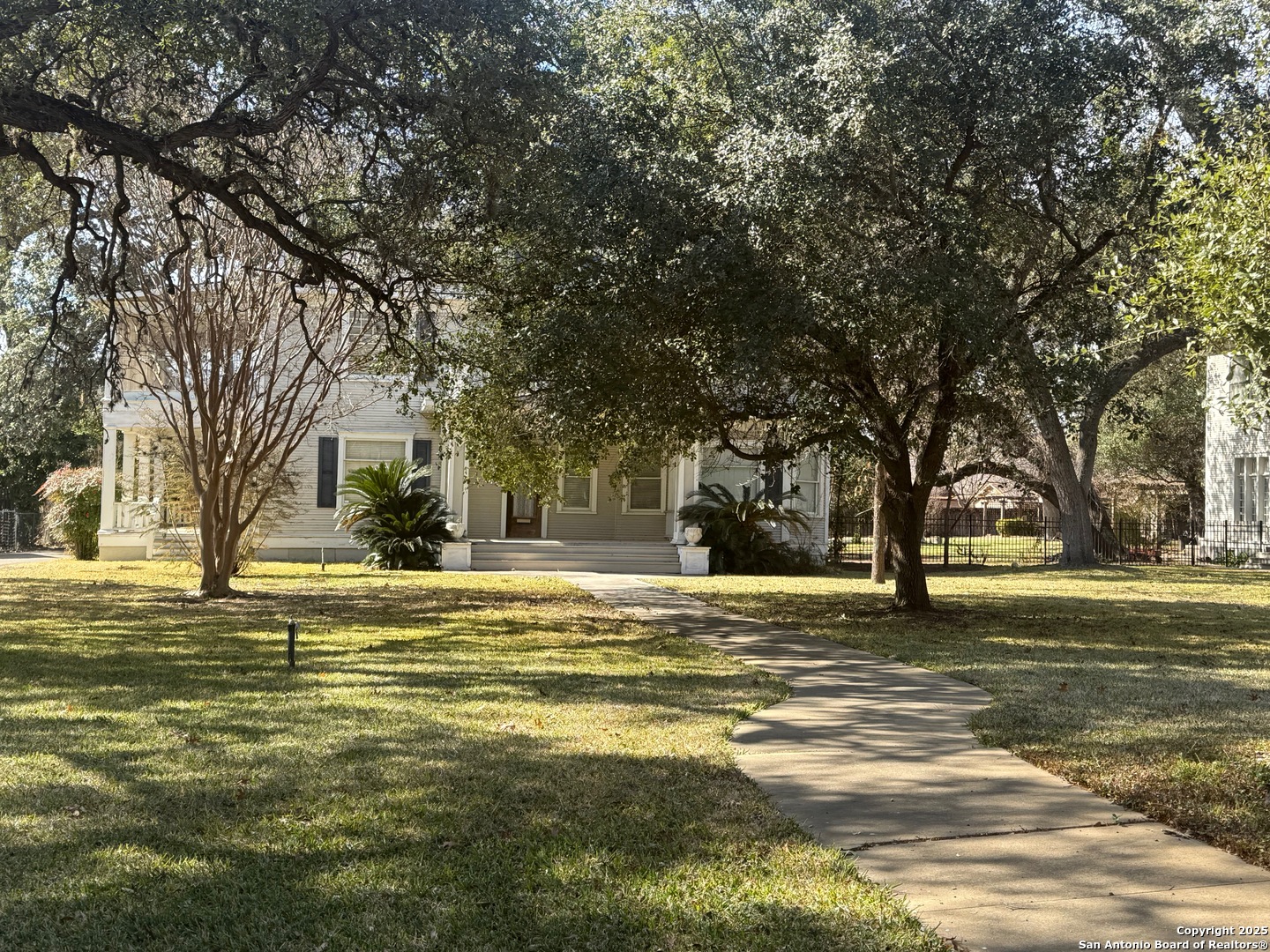 415 N Park Street Uvalde TX 78801