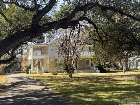 415 N Park Street Uvalde TX 78801
