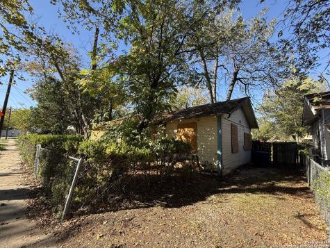 1033 Saldana San Antonio TX 78225