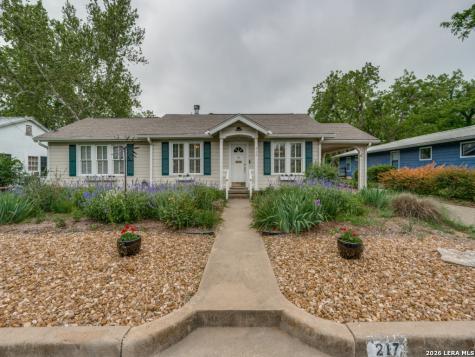 217 W Morse Street Fredericksburg TX 78624