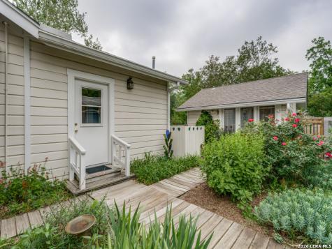 217 W Morse Street Fredericksburg TX 78624