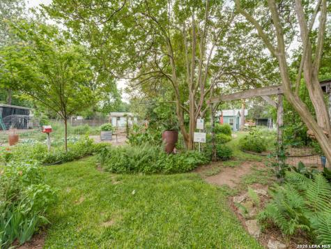 217 W Morse Street Fredericksburg TX 78624