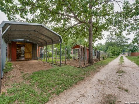 217 W Morse Street Fredericksburg TX 78624