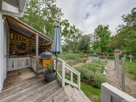 217 W Morse Street Fredericksburg TX 78624