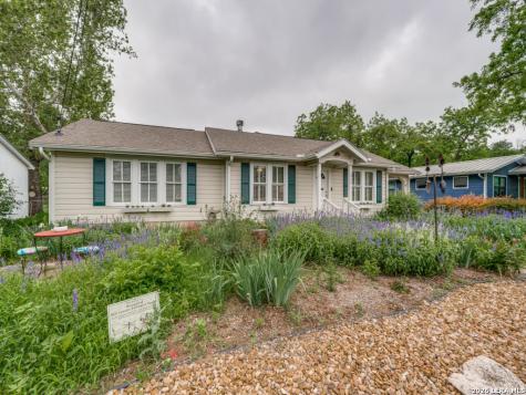 217 W Morse Street Fredericksburg TX 78624