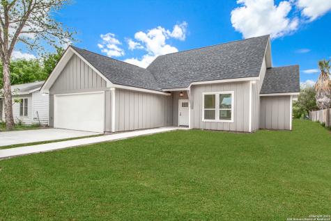1209 Avenue K Hondo TX 78861