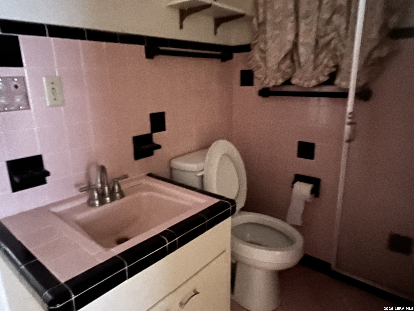 211 E Alamo Carrizo Springs TX 78834