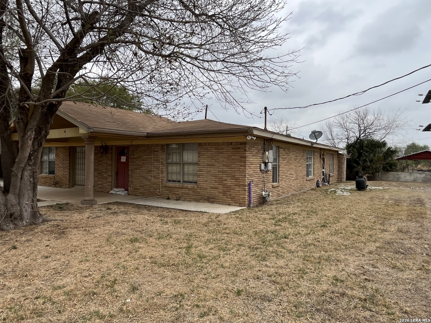 211 E Alamo Carrizo Springs TX 78834