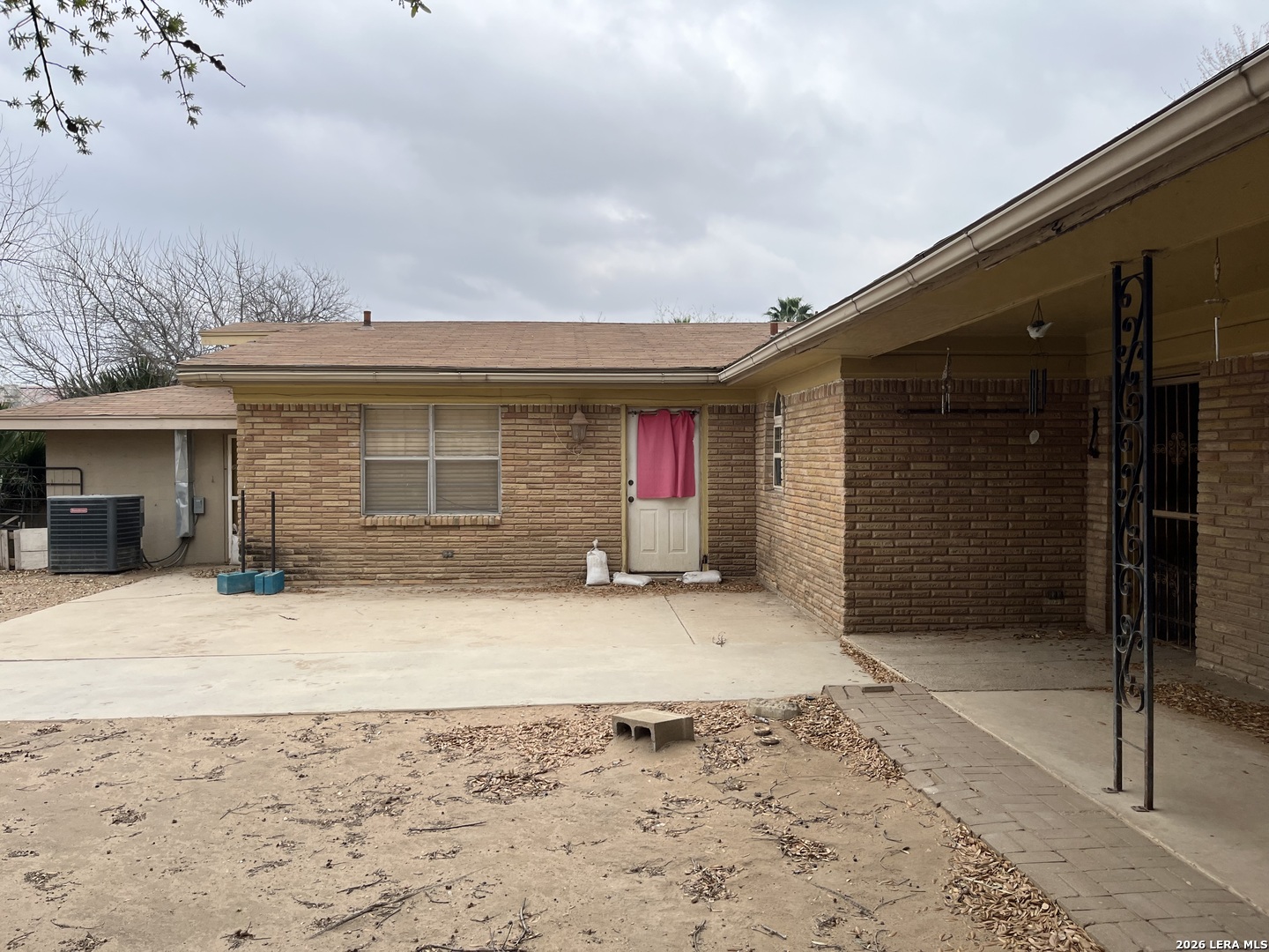 211 E Alamo Carrizo Springs TX 78834