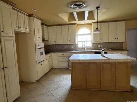 211 E Alamo Carrizo Springs TX 78834