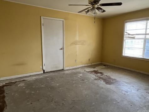 211 E Alamo Carrizo Springs TX 78834