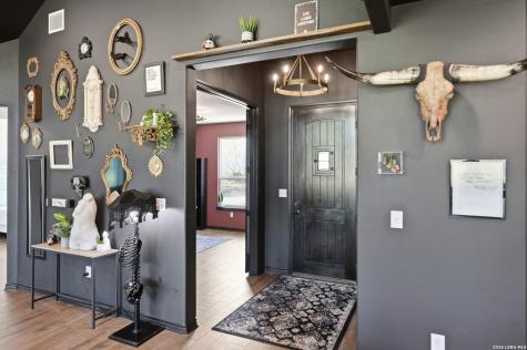2525 Tomblin Road Bigfoot TX 78005