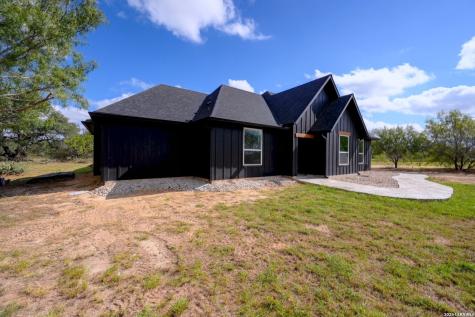 2525 Tomblin Road Bigfoot TX 78005