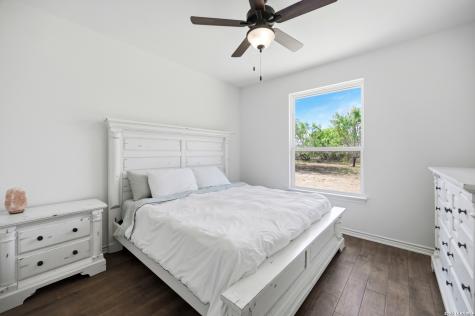 2525 Tomblin Road Bigfoot TX 78005