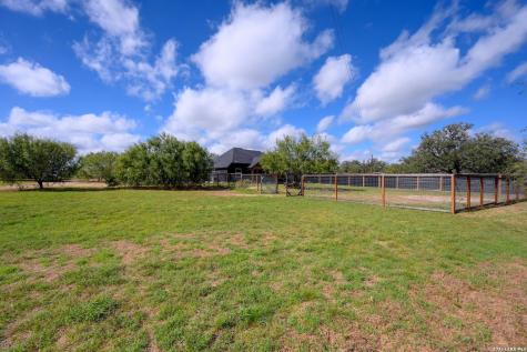 2525 Tomblin Road Bigfoot TX 78005