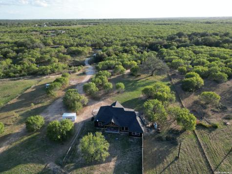 2525 Tomblin Road Bigfoot TX 78005
