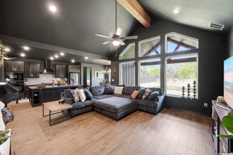 2525 Tomblin Road Bigfoot TX 78005