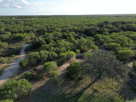 2525 Tomblin Road Bigfoot TX 78005