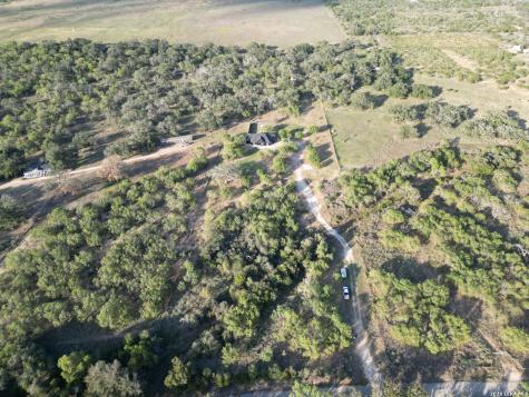 2525 Tomblin Road Bigfoot TX 78005