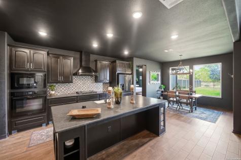 2525 Tomblin Road Bigfoot TX 78005