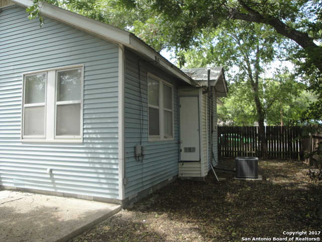 615 Elm Street Seguin TX 78155