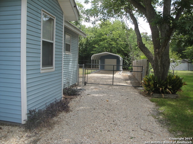615 Elm Street Seguin TX 78155