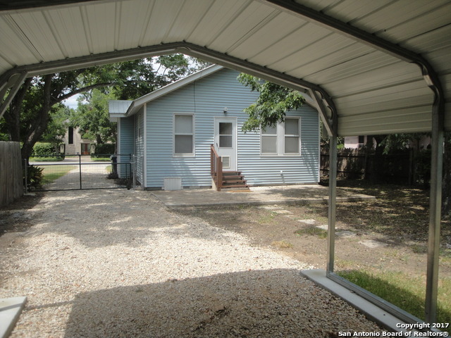 615 Elm Street Seguin TX 78155