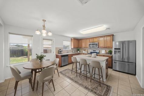 902 Magnolia Bend San Antonio TX 78251