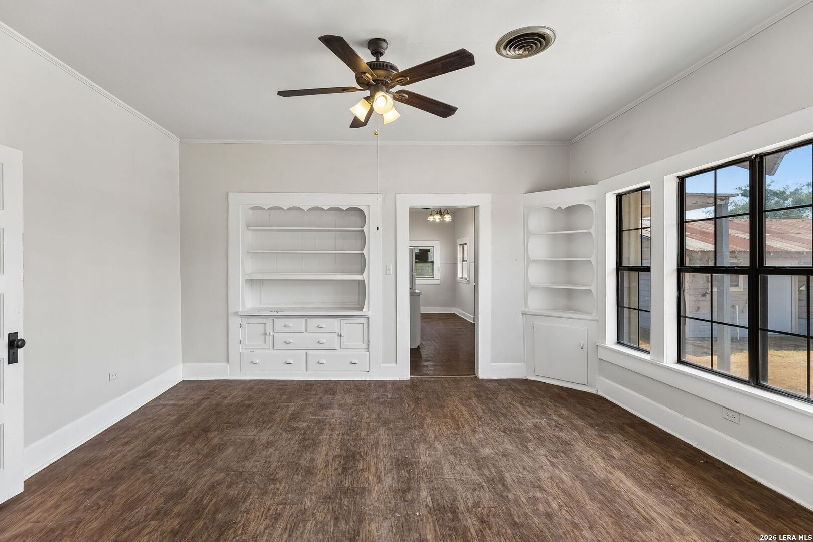 201 E Harris Street Dilley TX 78017