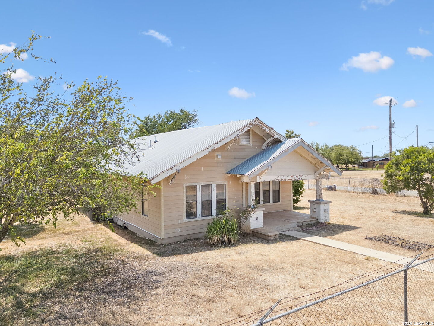 201 E Harris Street Dilley TX 78017