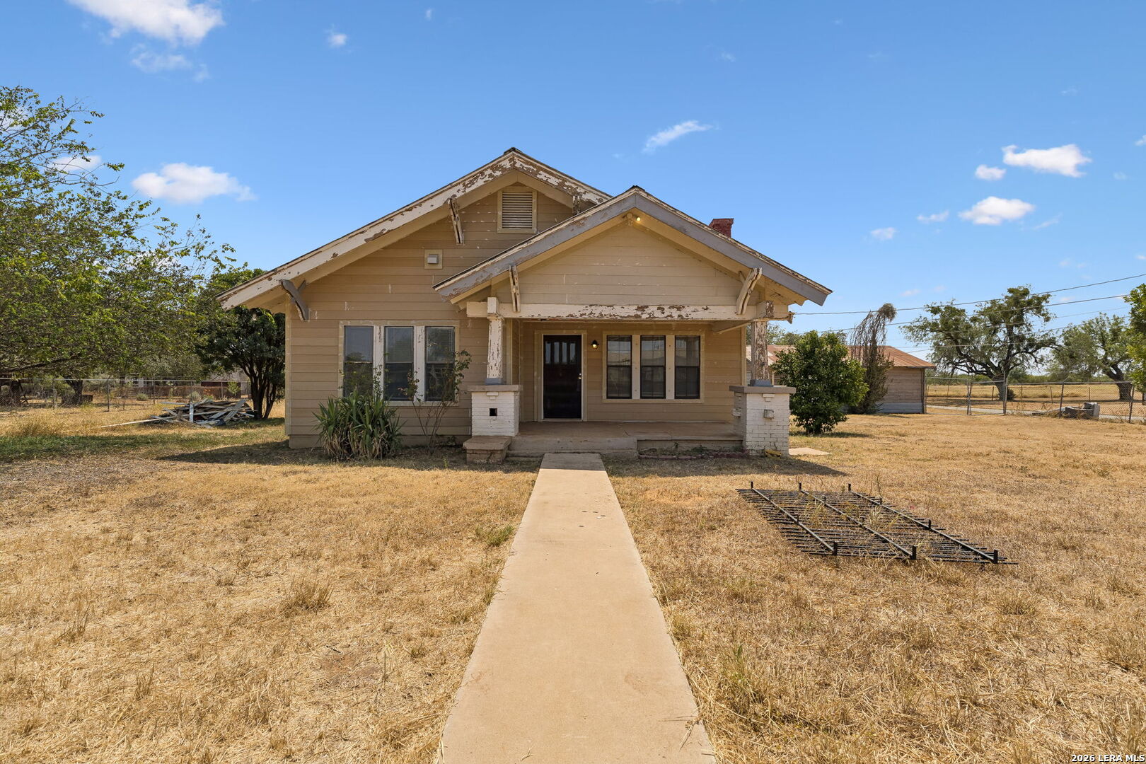 201 E Harris Street Dilley TX 78017