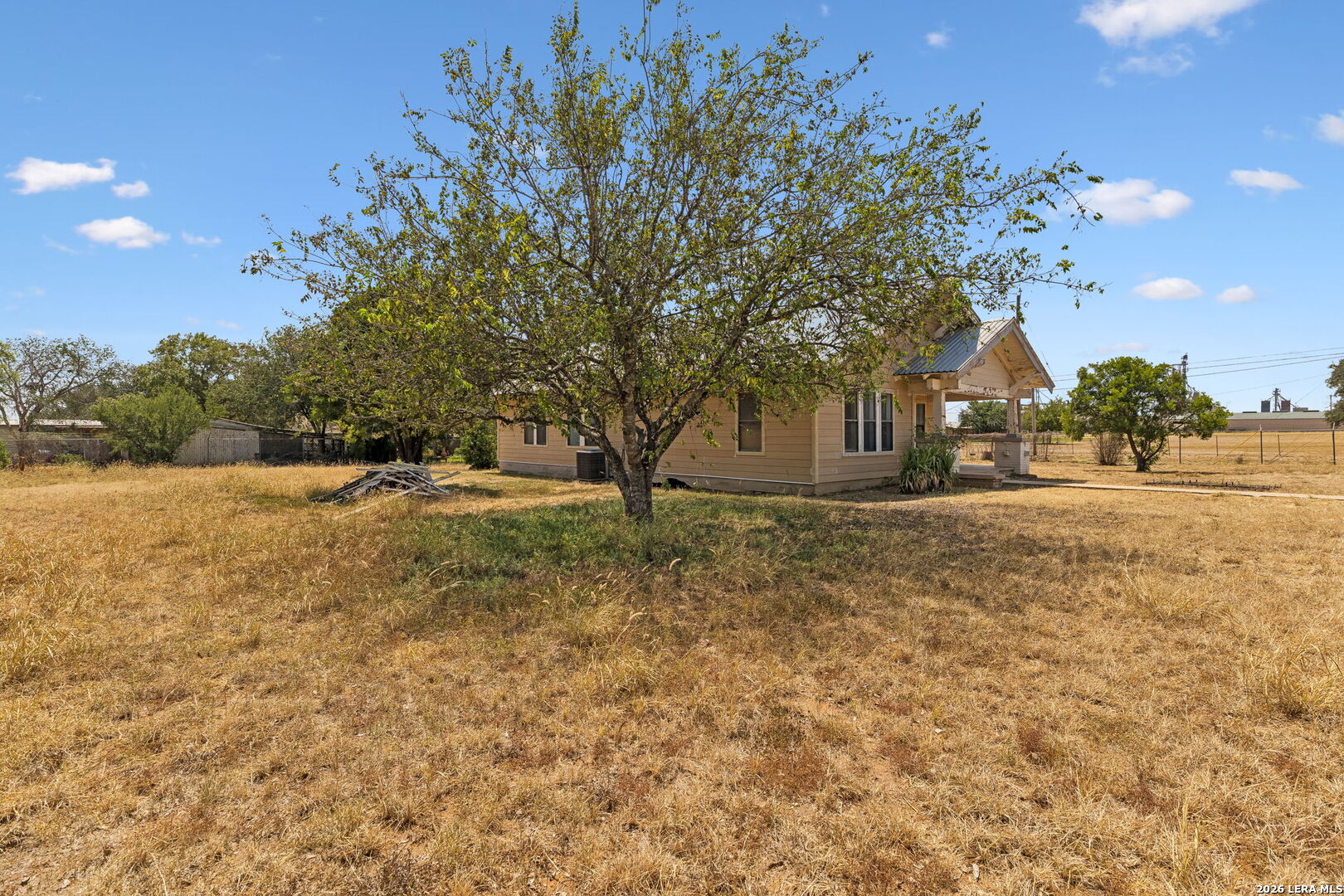 201 E Harris Street Dilley TX 78017