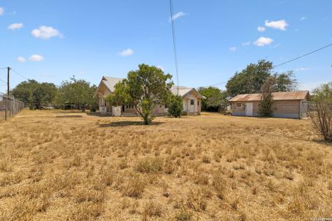 201 E Harris Street Dilley TX 78017