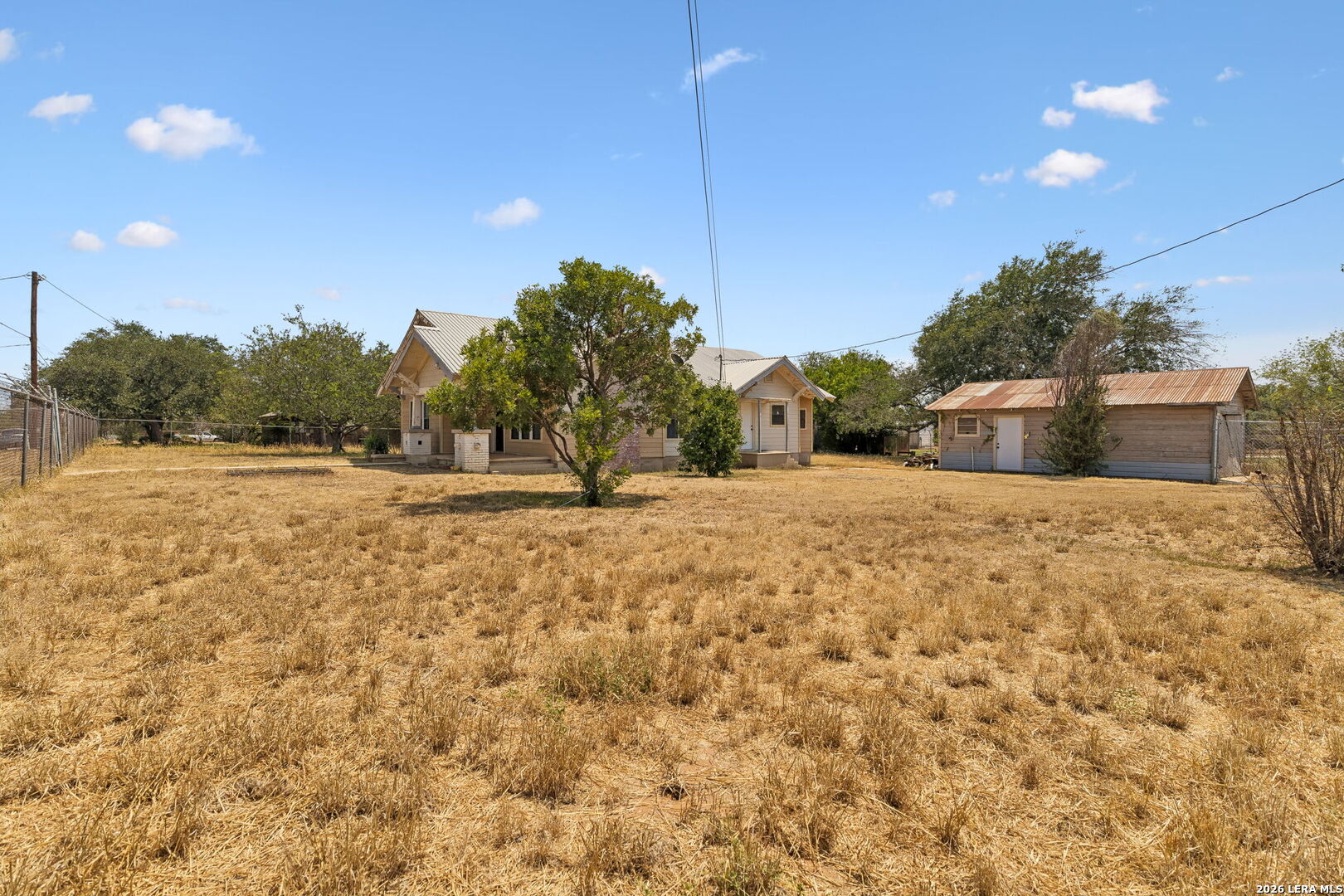 201 E Harris Street Dilley TX 78017