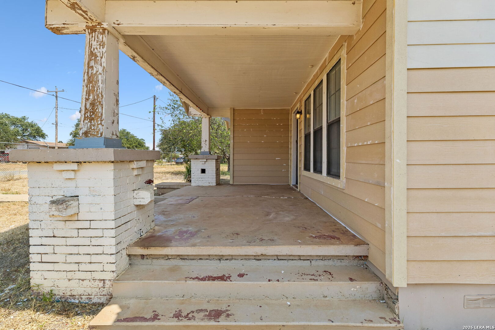 201 E Harris Street Dilley TX 78017