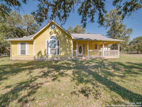310 Flores Oaks Drive Floresville TX 78114