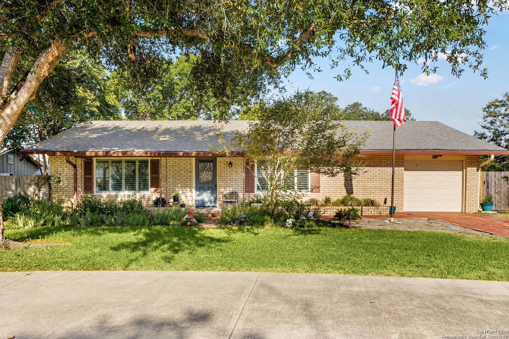 612 Kathy Seguin TX 78155
