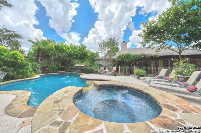 106 Spacious Sky San Antonio TX 78260