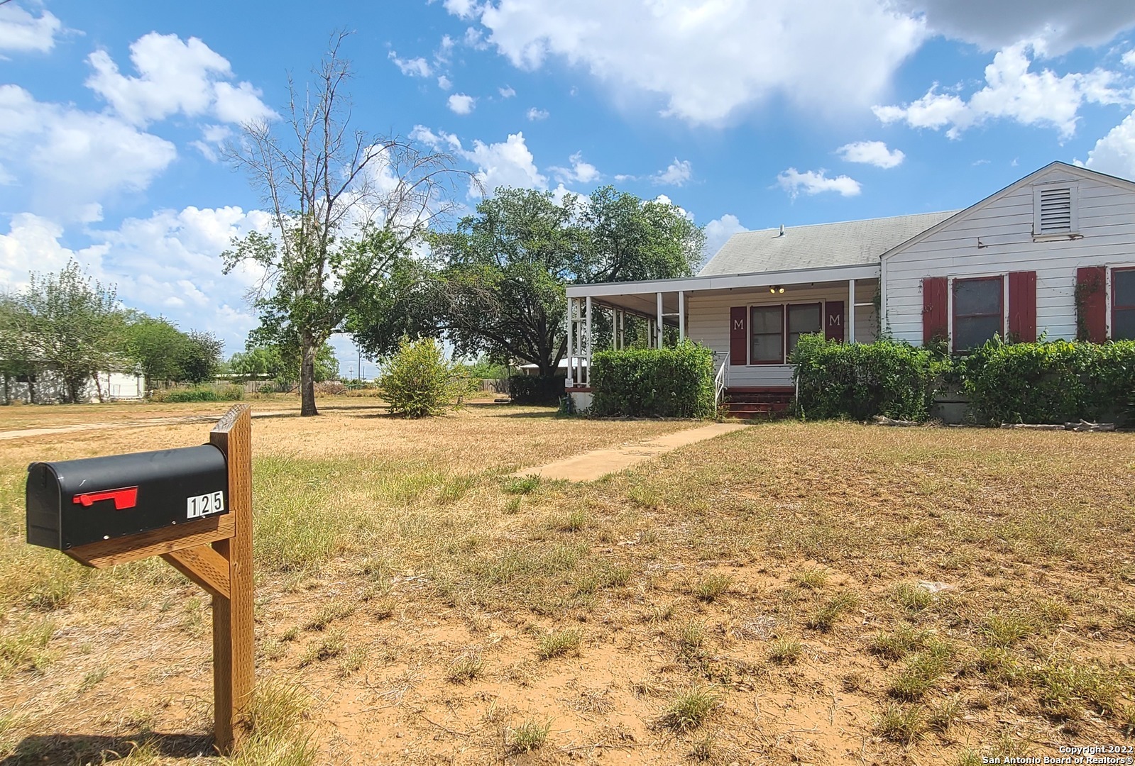 125 W Curtis Street Dilley TX 78017