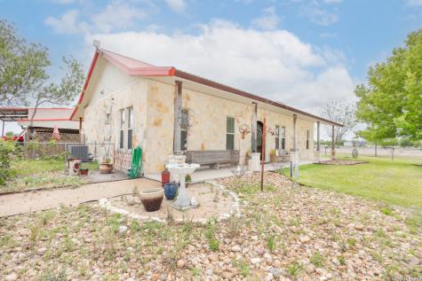 15980 County Road 582 Lacoste TX 78039